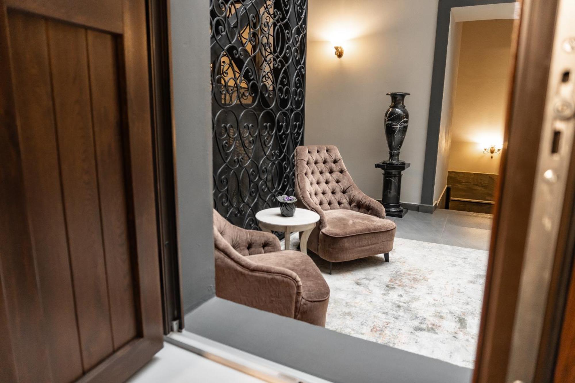 Royalty Boutique 4*