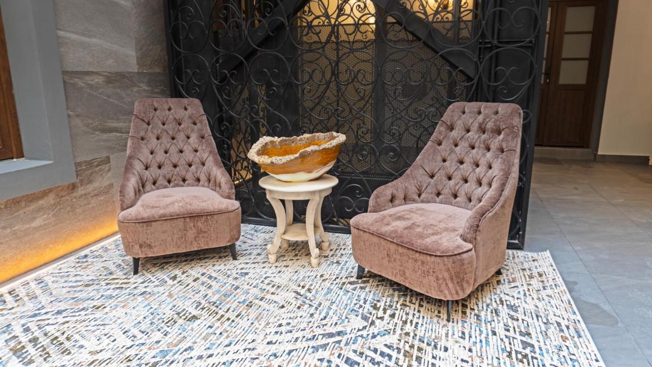 Royalty Boutique 4*