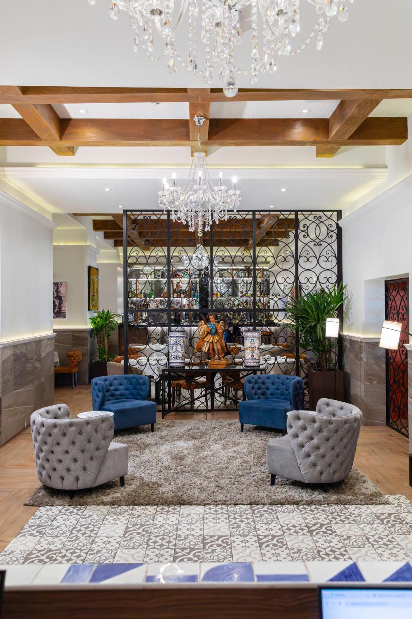 Royalty Boutique Hotel